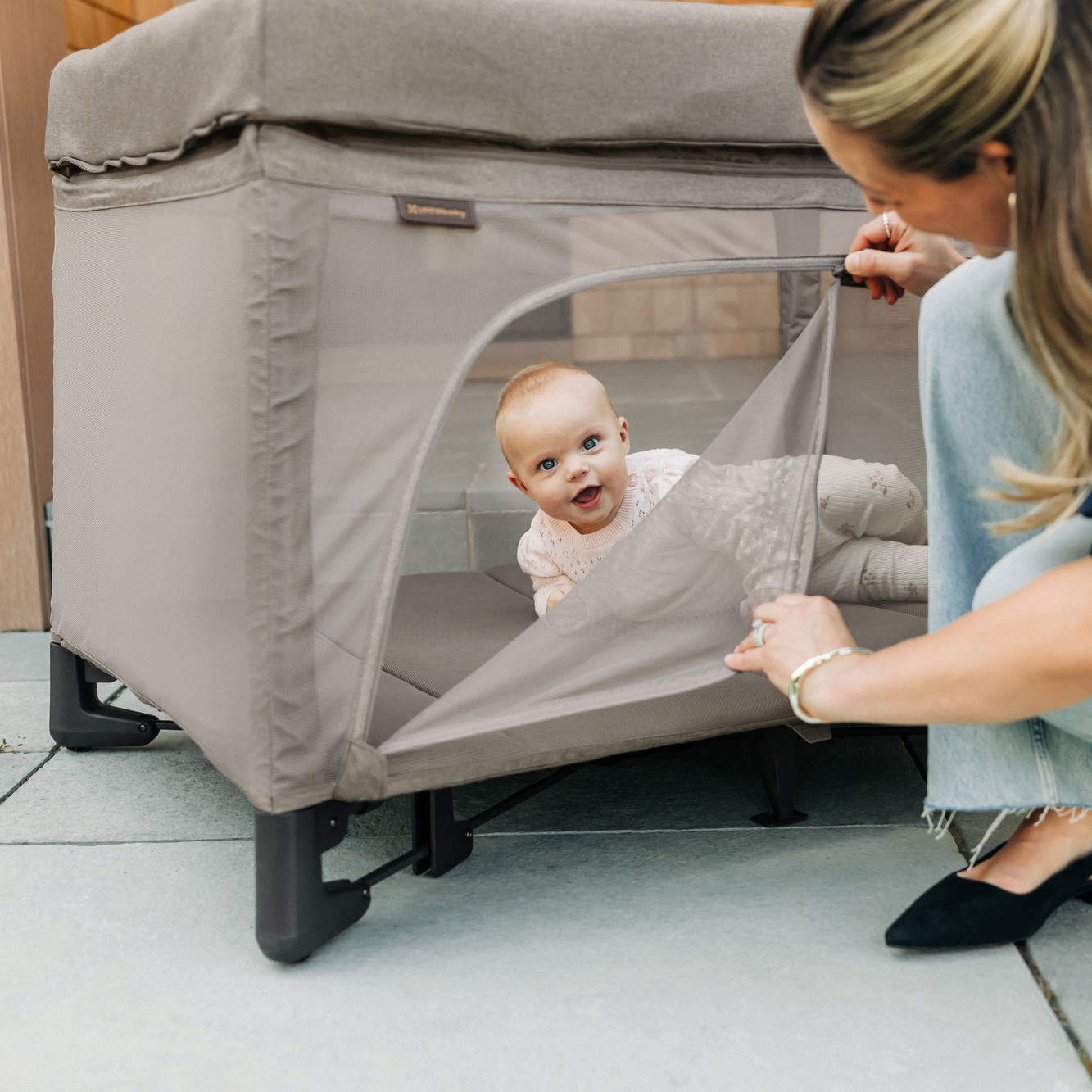 UPPAbaby Remi Bedside Bassinet Playard Travel Crib