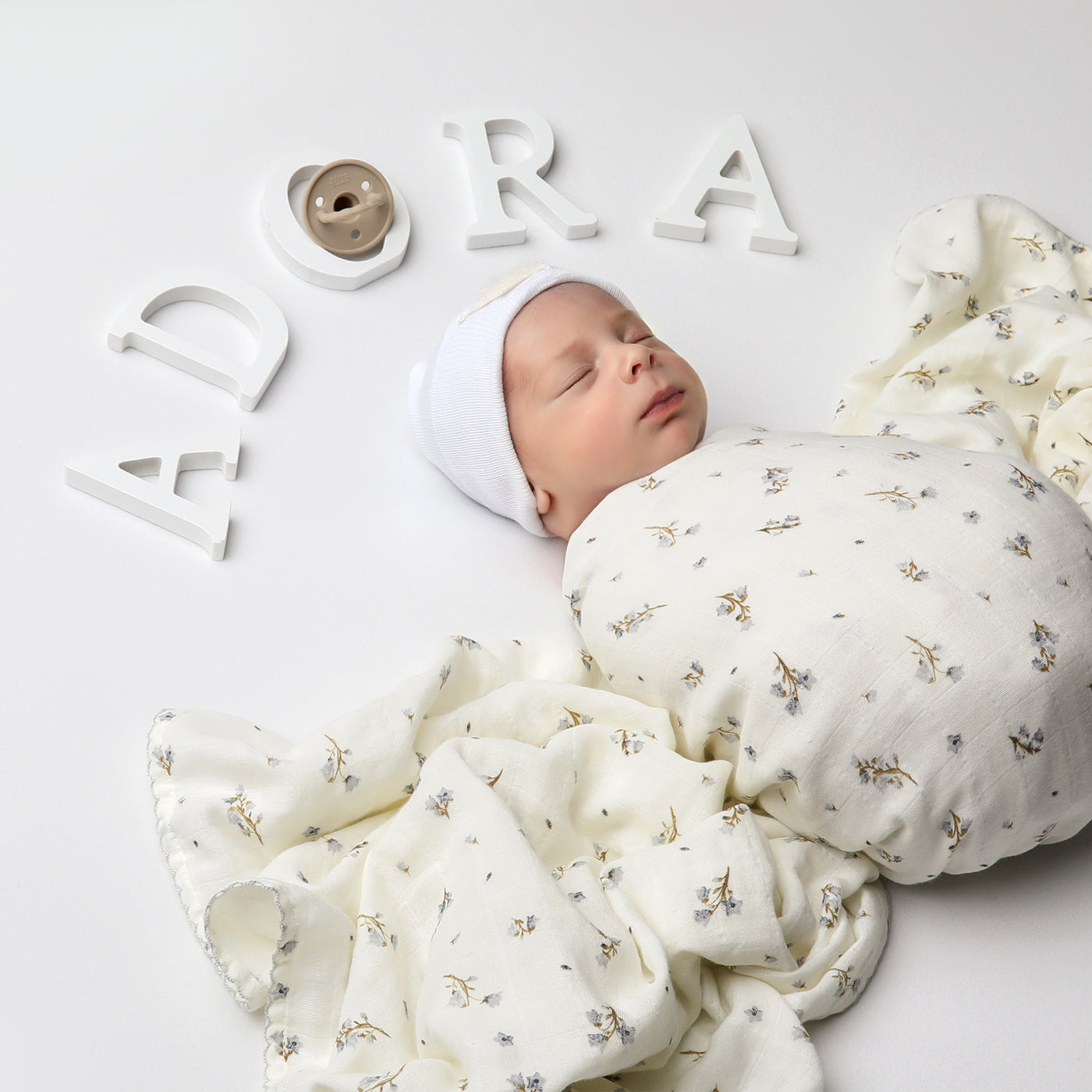 Adora Organic Cotton Muslin Swaddle + Cloth Set