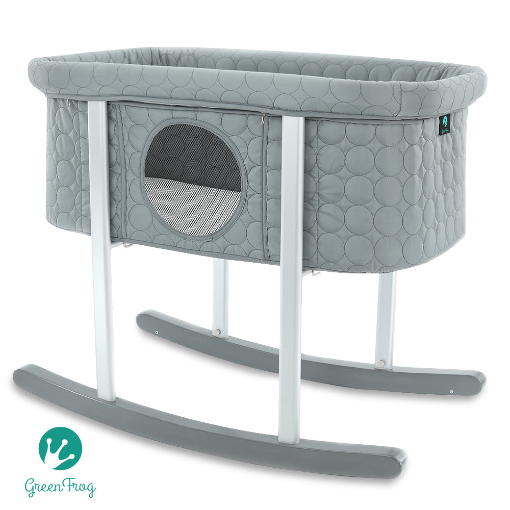 Enjoy the stylish gray color and circular pattern of this Mega babies’ Green Frog bassinet.