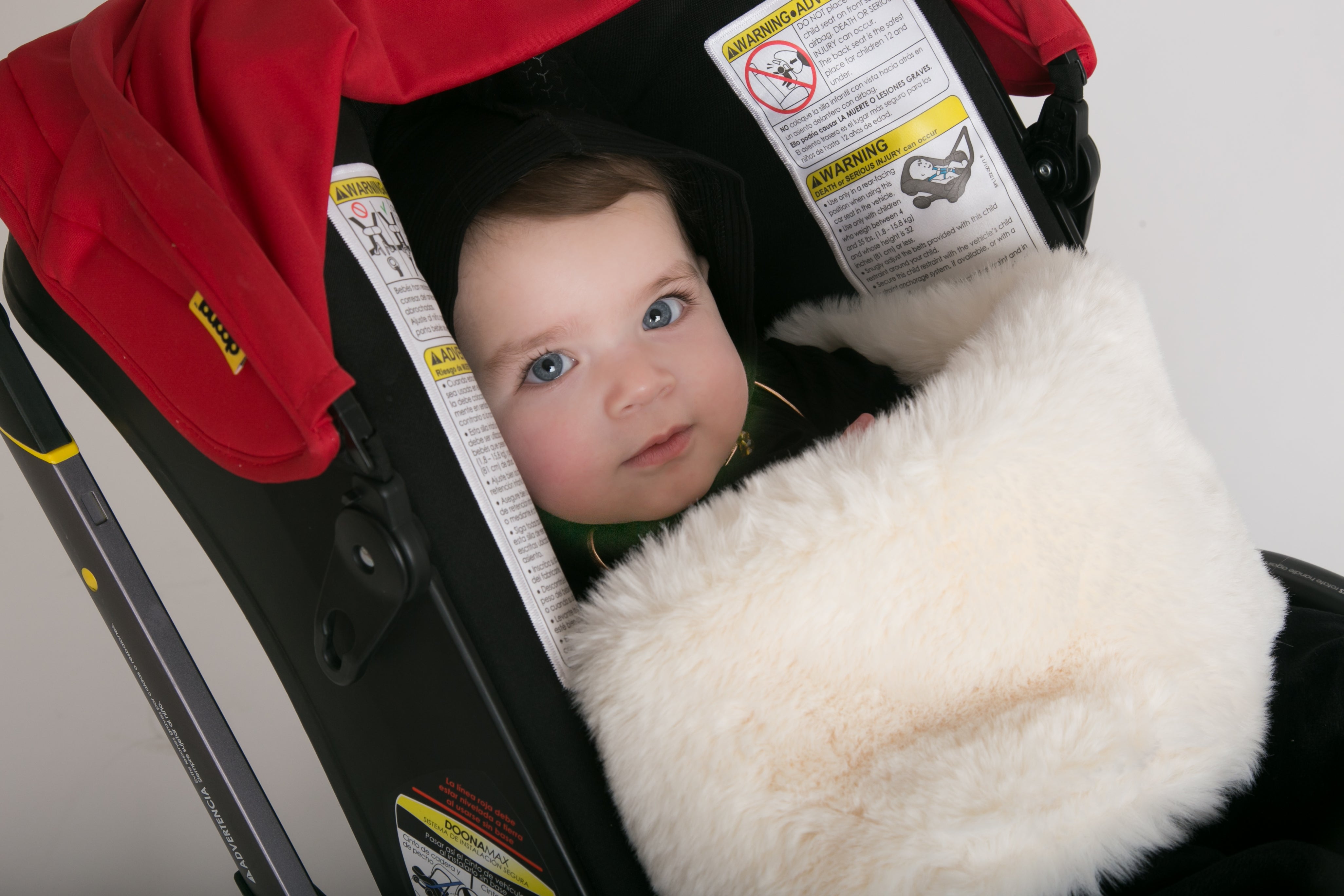 Buy the Cadeau fluffy baby blanket from Mega babies, for use with your Doona stroller.